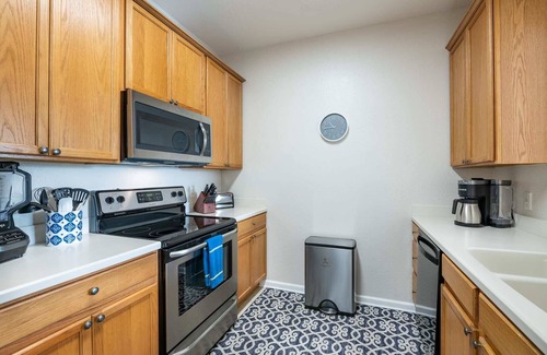 Florida Central Atlantic Coast Condo | Modern Vista Cay nr pool Walk to OCCC close iDrive