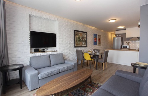 Kabatas Condo | Modern Waterfront Apt. with a Striking View
