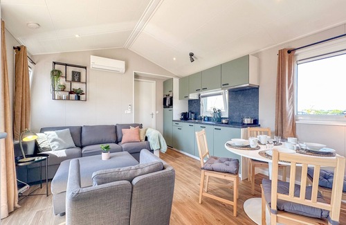 Municipality of Stichtse Vecht Ski Chalet | Modern waterfront chalet with airco and terrace