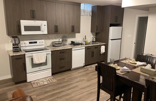 Fonthill Apartment | Modern, well-equipped, and centrally located