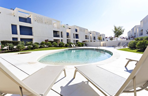 Conceicao e Cabanas de Tavira Apartment | Modern, with pool and gym