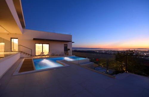 Klis Villa | Moderna villa "Split na dlanu" s grijanim bazenom