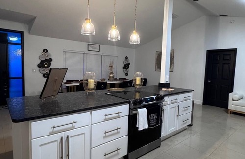 Fellowship House | Moderna y elegante casa de campo, cerca del centro de Ocala, ideal para famlias