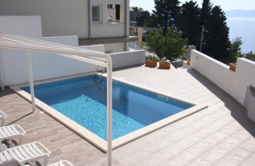 Mimice Apartment | Moderne Ferienwohnung in Mimice mit gemeinsamem Pool, Grill und Terrasse und Meerblick