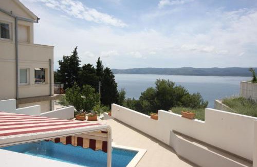 Mimice Apartment | Moderne Ferienwohnung in Mimice mit gemeinsamem Pool, Grill und Terrasse und Meerblick