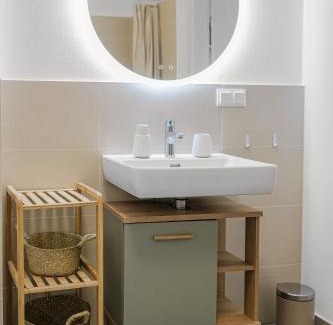 Wiener Neustadt Apartment | Moderne Zwei Zimmer Altbauwohnung im Stadtkern