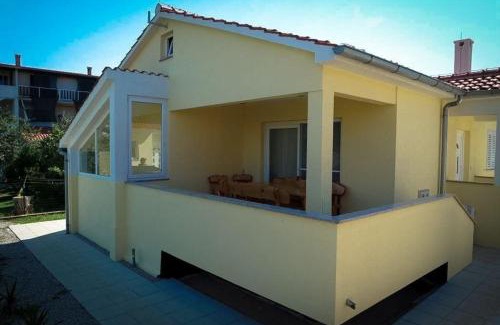 Dobropoljana House | Modernes Ferienhaus in Dobropoljana mit Terrasse, Garten und Grill
