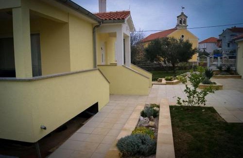 Dobropoljana House | Modernes Ferienhaus in Dobropoljana mit Terrasse, Garten und Grill