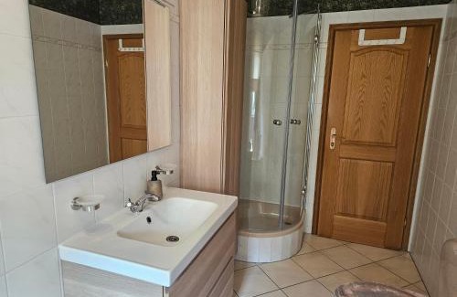 Gotha House | Modernes Gästezimmer in Ferienwohnung