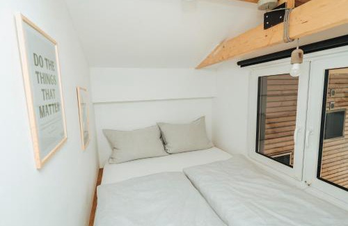 Eging am See House | Modernes Tinyhouse Trailer Cabins am Waldrand - mit Seezugang