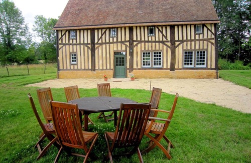 Saint-Aignan House | Modernised detached half-timbered house on the estate of a 16th century castle