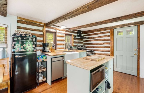 Berkeley Springs Ski Chalet | Modernized Log Cabin w Hot Tub, Fire Pit & Views!