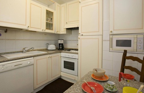 Cannobio Apartment | Modernly furnished 2½ room apartment with parking space and garage in the old town