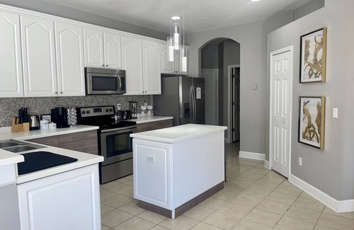 Ruskin House | Modernness Mins Away from Little Harbor