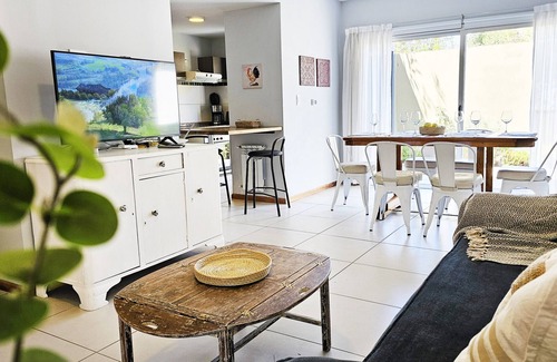 Chacras de Coria House | Moderno y amplio en complejo privado, con cochera