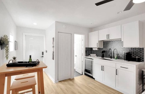 Lake Worth Cottage | ModernTropic Cottage w/Private Fenced Yard & 4KTV