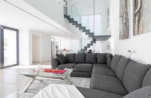 Los Secanos Villa | Moet & Chandon Sea Views