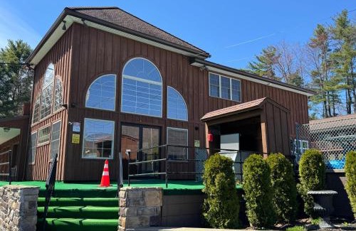 Lake George Hotel | Mohican Resort Motel, Conveniently located to all Lake George attractions