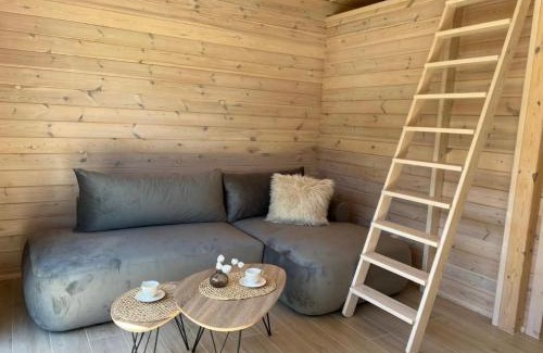 Debina House | MOJA DEBINA LUX 1, domek z pokojem dziennym, jedną sypialnią i antresolą, blisko plaży