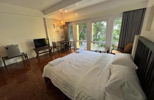 North Pattaya Cabin | Molecular cloud