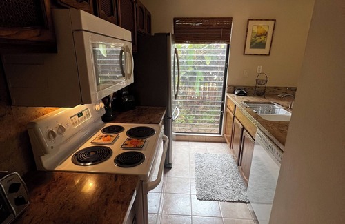 Maunaloa Condo | Molokai condo Pool/Spa, 2 bedrooms/2 bathrooms. Walking distance to the beach.