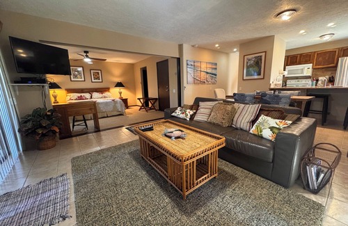 Maunaloa Condo | Molokai condo Pool/Spa, 2 bedrooms/2 bathrooms. Walking distance to the beach.