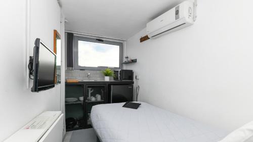 Thissio Apartment | Monastiraki CityCenter Sleepbox- Unspoiled Athens Apartments