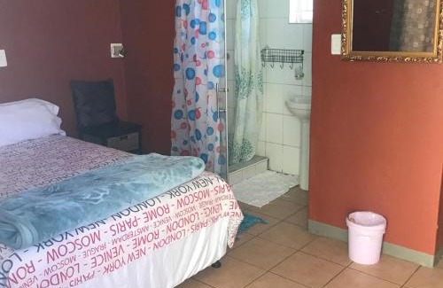 Windhoek West House | MONGILO GUESTHOUSE