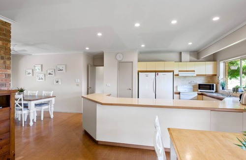 Mansfield House | Monkey Gully Retreat - Mansfield - Sleeps 9