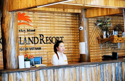 Cat Hai Hostel | Monkey Island Resort