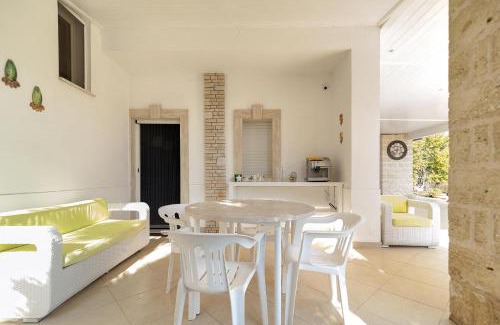 Parati Villa | Mono Mars