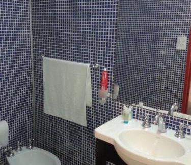 Abasto House | Monoambiente con baño privado y cocineta dentro de casa