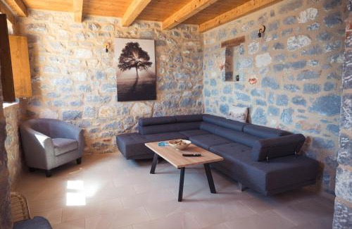 Omales Apartment | Monodendri Suites