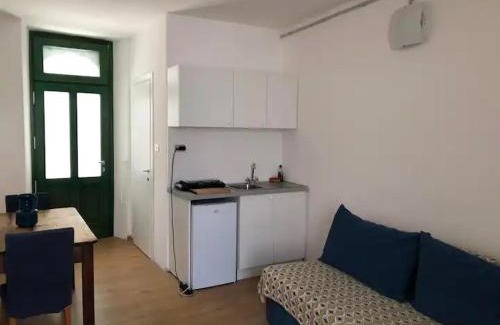 Lesa Apartment | Monolocale a Lesa - monolocale indipendente con divano letto e angolo cottura