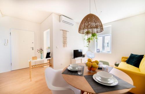 Santo Condestavel Apartment | Monsanto Hill House - NO. 565 R/C E