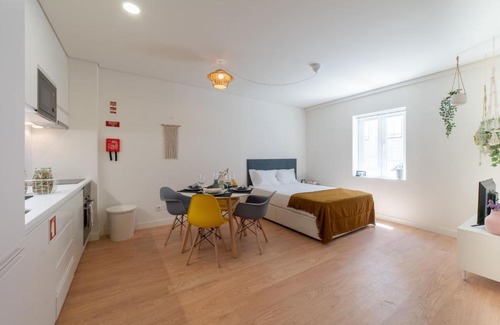 Santo Condestavel Apartment | Monsanto Hill House - NO. 565 R/C D