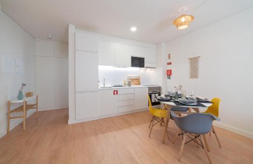 Santo Condestavel Apartment | Monsanto Hill House - NO. 565 R/C D