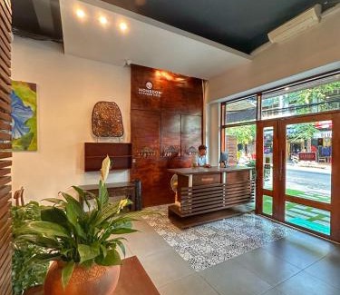 Daun Penh Hotel | Monsoon Riverside Hotel