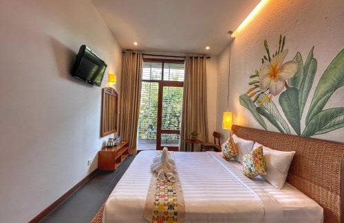 Daun Penh Hotel | Monsoon Riverside Hotel