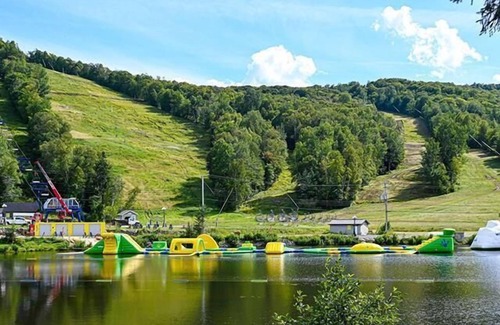 Saint-Faustin-Lac-Carre Condo | Mont-Blanc Ski In/Out Condo with Pool and Beach Access (131-6)