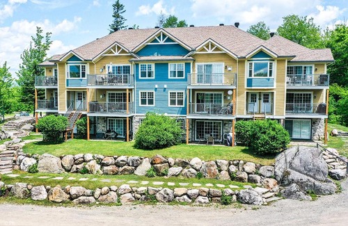 Saint-Faustin-Lac-Carre House | Mont-blanc Ski Inout Condo, Pool Beach Access -6