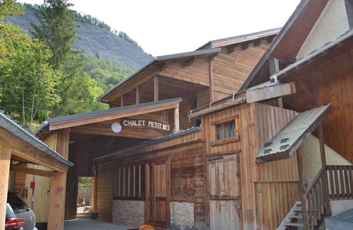 Mont-de-Lans Ski Chalet | Mont-de-Lans | Chalet 340m2 | Terrasse + jacuzzi