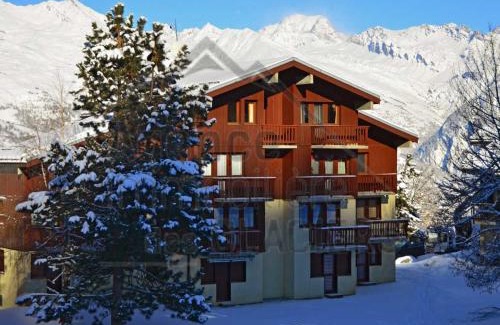 Montchavin Apartment | Montchavin: Studio cabine rénové équipé 3/4 pers, parking, proche pistes et commerces - FR-1-329-17