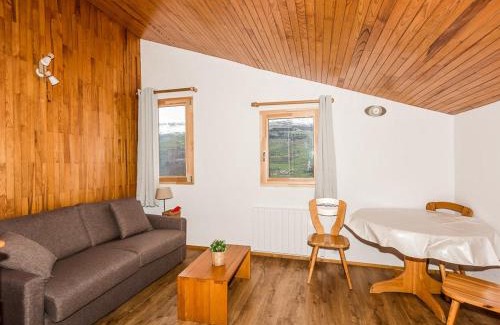 Montchavin Apartment | Montchavin: Studio cabine rénové équipé 3/4 pers, parking, proche pistes et commerces - FR-1-329-17