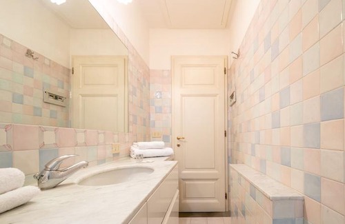 Santa Maria Novella Apartment | Montebello Elegant