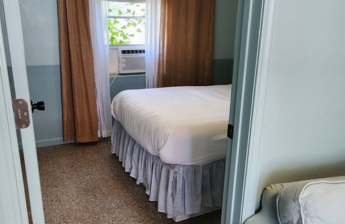 Biltmore Beach Hotel | Monterey Motel - Beach Cottage 9 at Beach Access 8. Large Pool. Newly Remodeled.