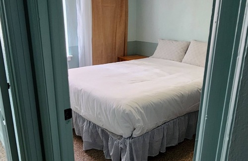 Biltmore Beach Hotel | Monterey Motel - Beach Cottage 9 at Beach Access 8. Large Pool. Newly Remodeled.