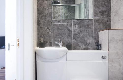 Leith Apartment | Montgomery Central Apartment