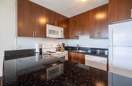 Waikiki Condo | Monthly- Chateau Waikiki 3513 2 Bedroom Ocean/ Diamond Head