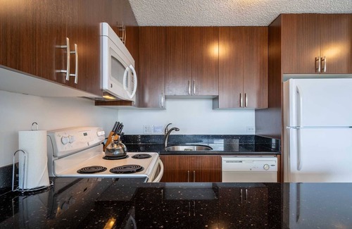 Waikiki Condo | Monthly- Chateau Waikiki 3513 2 Bedroom Ocean/ Diamond Head